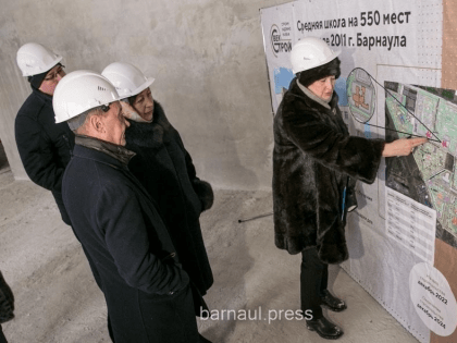 Галина Буевич приняла участие в выездном совещании на строящейся школе в Индустриальном районе