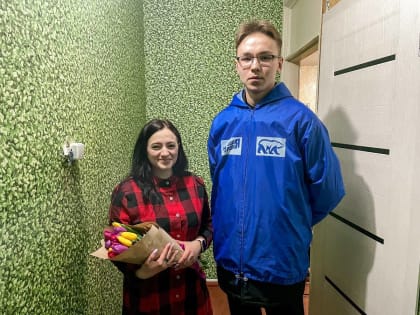 Алтайские молодогвардейцы поздравили семьи мобилизованных с Международным женским днем