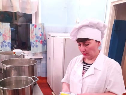 Контроль  за организацией  качественного питания  с привлечением  родительской  общественности