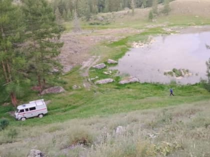 В Алтайском крае мужчина уехал из дома на черном авто и пропал
