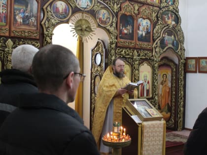 В канун Прощеного воскресенья в исправительной колонии N 8 г. Новоалтайска протоиерей Вячеслав Данькин совершил Литургию