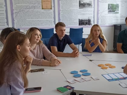 Педагоги города в рамках работы «Школы молодого педагога» на базе Алтайского института развития образования прошли тренинг профессионального роста по теме «Проектируем индивидуальн