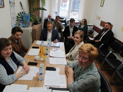 О самочувствии бизнеса, закрытых зонах для митингов и детском досуге. Депутаты-социалисты обсудили повестку апрельской сессии