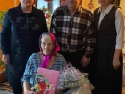 Старейшая жительница села Савинка своим оптимизмом и жизнелюбием просто не может не вызывать восхищения -  Проскорякова Валентина Яковлевна 3 января отметила свой 90-летний юбилей.