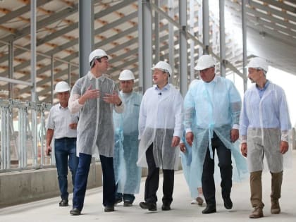 Виктор Томенко посетил агрокомплекс в Тальменском районе