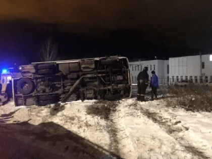 В Кемерово автобус столкнулся с грузовиком, есть погибшие