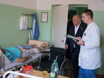 Владимир Шаманов навестил участников спецоперации в военном госпитале Алейска