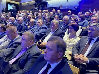 Депутаты АКЗС большинством голосов поддержали отчёт Виктора Томенко