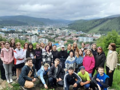 Школьники Барнаула и Новоалтайска освоили экотропу на гору Туугая