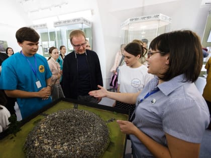 Виктор Томенко вместе со студентами прогулялся по городским музеям