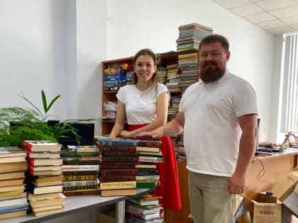 Алтайский ГАУ в рамках Всероссийской акции «Книга другу» передал книги в библиотеки новых регионов
