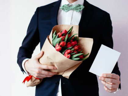 Депутат Бийской городской Думы Константин Комаров поздравляет с 8 марта