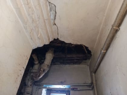 Жильцы аварийной барнаульской двухэтажки объяснили свое нежелание переезжать