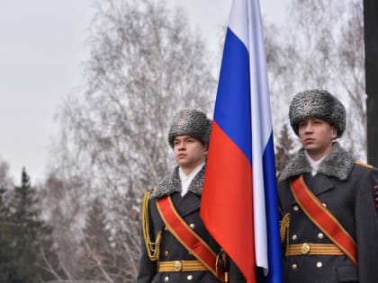 Губернатор и спикер АКЗС поздравили жителей Алтайского края с Днем защитника Отечества