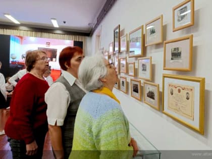 В Мемориальном музее-заповеднике Василия Шукшина в Алтайском крае открыли выставки, посвященные педагогам и выпускникам Сростинской школы