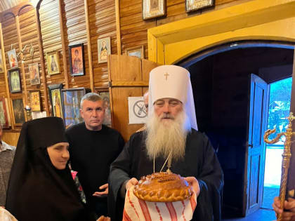 В Неделю 22-ю по Пятидесятнице, день памяти апостола Иакова, брата Господня по плоти, митрополит Сергий совершил Литургию литургию в храме в честь святителя Иоанна Тобольского. 