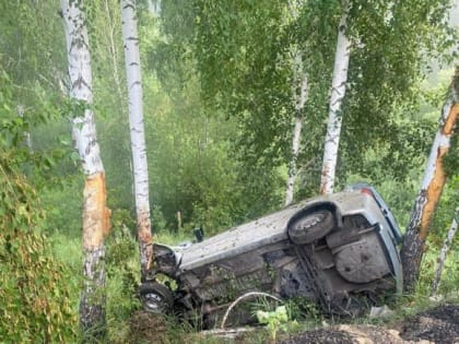 На бийской трассе произошло ДТП, таксист заснул за рулём