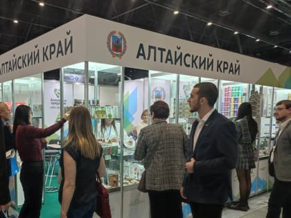 Делегация Алтайского края презентовала «золотое молоко» на выставке биотехнологий в Санкт-Петербурге