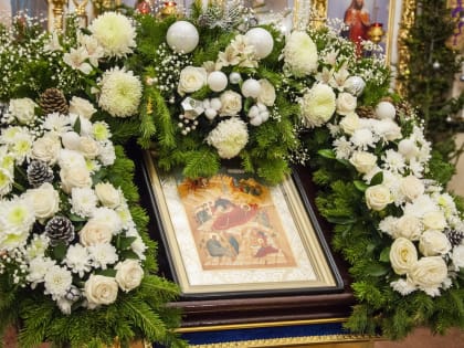 Праздничная Литургия в храме Димитрия Ростовского
