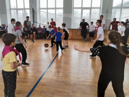 Спортивное состязание пап в Добромире