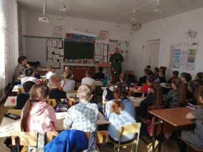 Настоятель Серафимовской церкви Хабаров поговорил со школьниками о духовно-нравственном воспитании