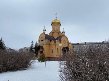 В четверг первой седмицы Великого поста митрополит Сергий совершил Великое повечерие с чтением Великого покаянного канона преподобного Андрея Критского в Новоалтайске  