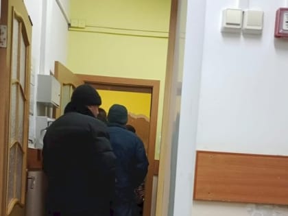 Жители Камня-на-Оби пожаловались на огромные очереди в местной поликлинике