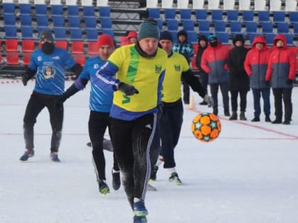 В полуфиналах футбольного турнира сельской олимпиады встретятся Шипуновский - Поспелихинский и Кытмановский - Завьяловский районы