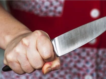 Вымыла нож и ушла. Жительницу Рубцовска подозревают в убийстве мужчины