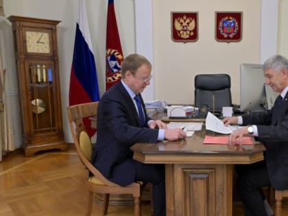 Ремонт школ и Дома культуры, обновление парка спецтехники: Виктор Томенко провел встречу с главой Кулундинского района