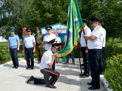 Выпускники кадетских классов Михайловского лицея простились со знаменем
