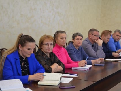 В администрации Октябрьского района провели совещание по вопросу очистки кровель от снега и наледи