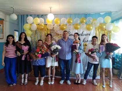 Вручение аттестатов выпускникам Лесной школы