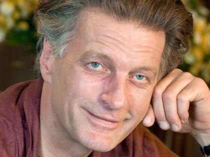 Умер российский актер и телеведущий Сергей Колесников