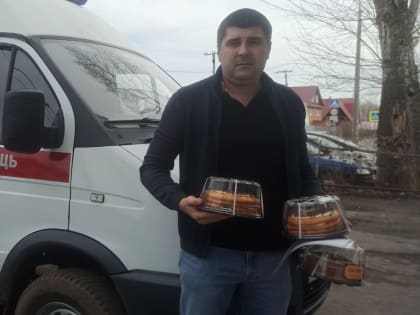 Всегда на передовой! Молодежь "СПРАВЕДЛИВОЙ РОССИИ" вместе с депутатами Барнаульской городской Думы поздравили работников скорой помощи с профессиональным праздником