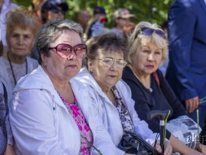 В краевой столице открыли памятник «Ленинградцам-блокадникам и воинам-сибирякам, участникам полного освобождения Ленинграда от немецко-фашистских войск»