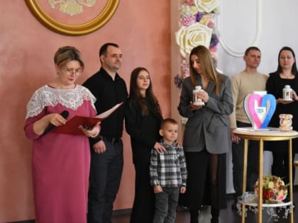 Рубцовску передали символ Всероссийского семейного очага