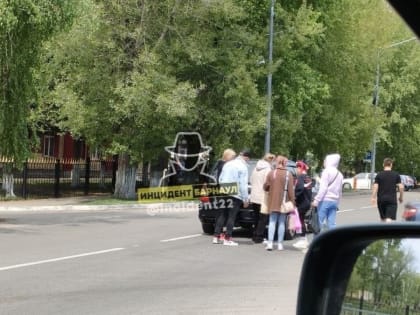 В Барнауле женщину сбил Subaru Forester в 20 метрах от перехода