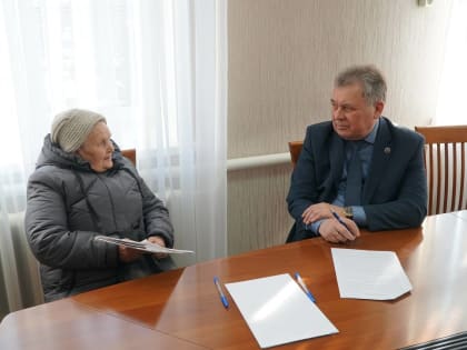 Александр Романенко провел личный прием граждан в Локтевском районе