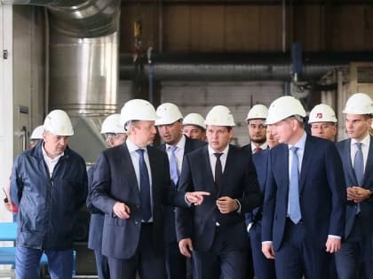 Министр экономического развития РФ Максим Решетников посетил предприятия Алтайского края и поблагодарил Виктора Томенко за их развитие.