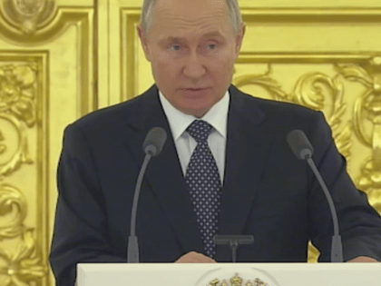 Путин выступил с обращением в Кремлевском дворце. Главное