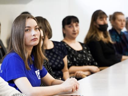 Лидер алтайских молодогвардейцев стала участницей встречи с женами и матерями участников СВО