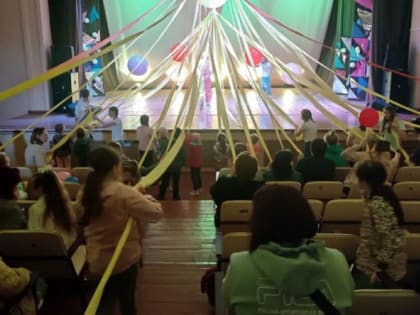 Весело и ярко юные жители пригородной территории Ленинского района отметили праздник День защиты детей