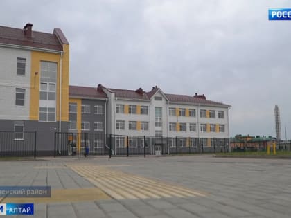 Губернатор Виктор Томенко проверил готовность к открытию новой школы в Тальменке