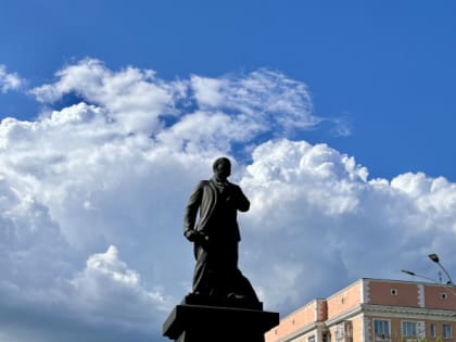 В Барнауле завершен ремонт памятника на проспекте Ленина