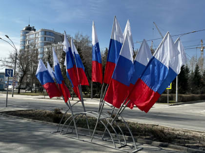 Центральный район Барнаула украшают в преддверии майских праздников