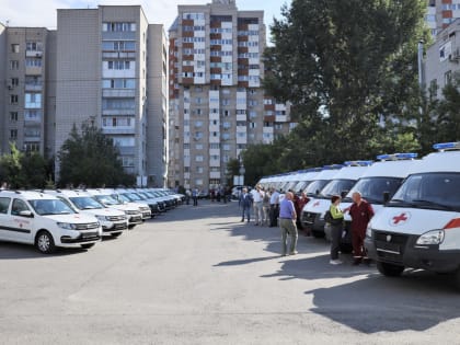 25 автомобилей для оказания медицинской помощи получили медорганизации Барнаула и края