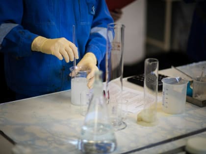 Лучших лаборантов химического анализа наградили на Алтай-Коксе