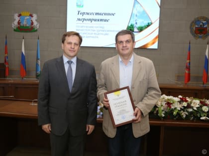 Сотрудникам АККЦОМД вручили федеральные награды в администрации Барнаула