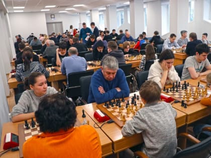 Антон Шомоев лидирует на «Мемориале Кура» после первого дня